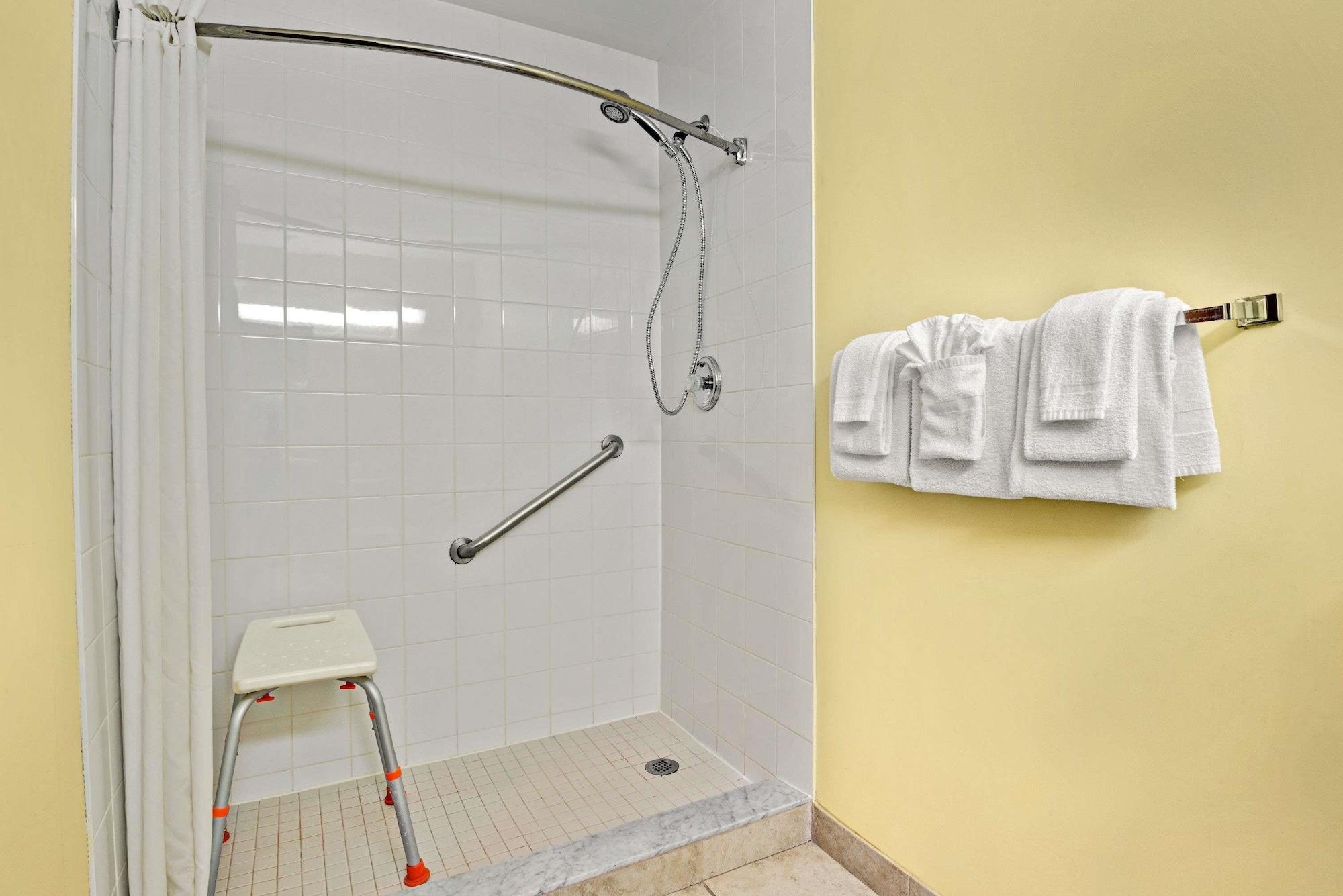 ซูเปอร์ 8 บาย วินด์แฮม แบร์รี Hotel ภายนอก รูปภาพ