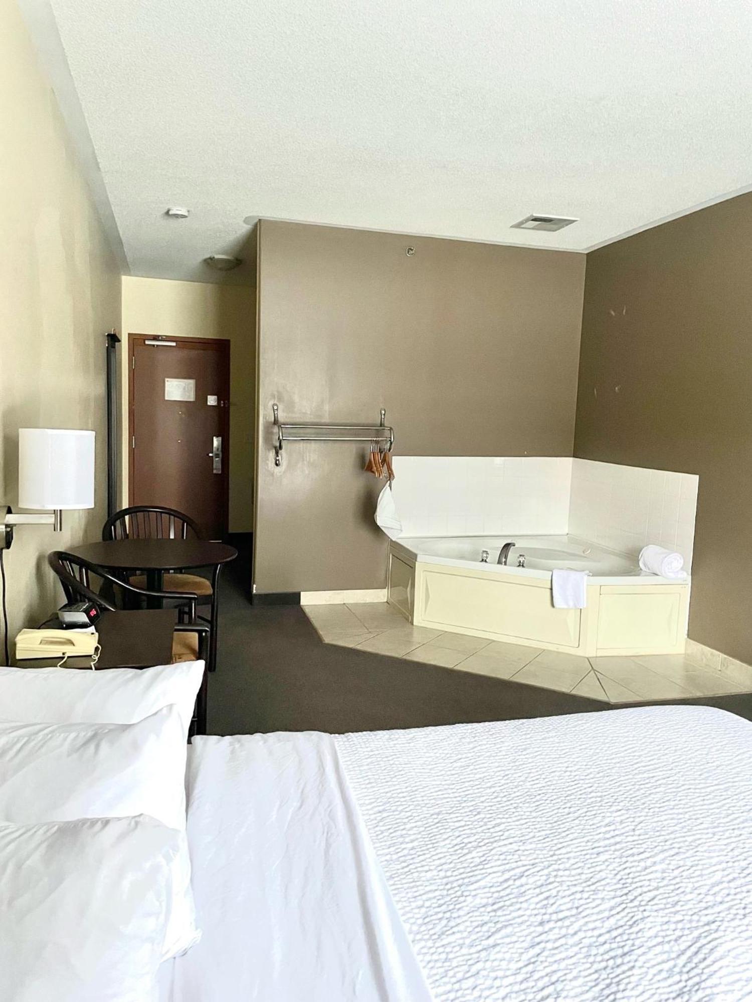 ซูเปอร์ 8 บาย วินด์แฮม แบร์รี Hotel ภายนอก รูปภาพ