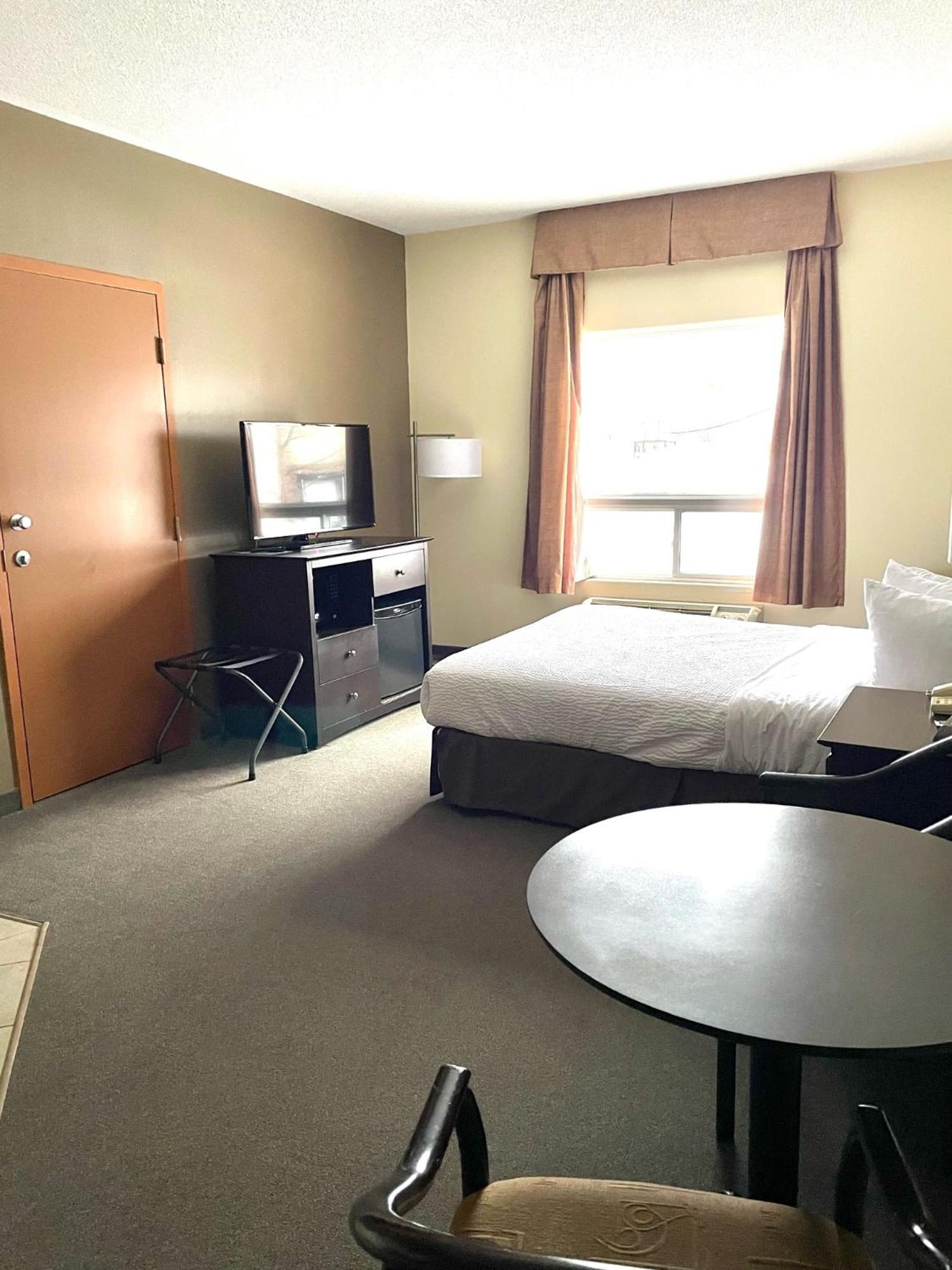 ซูเปอร์ 8 บาย วินด์แฮม แบร์รี Hotel ภายนอก รูปภาพ