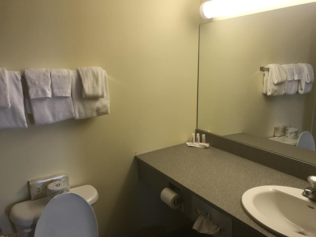 ซูเปอร์ 8 บาย วินด์แฮม แบร์รี Hotel ภายนอก รูปภาพ