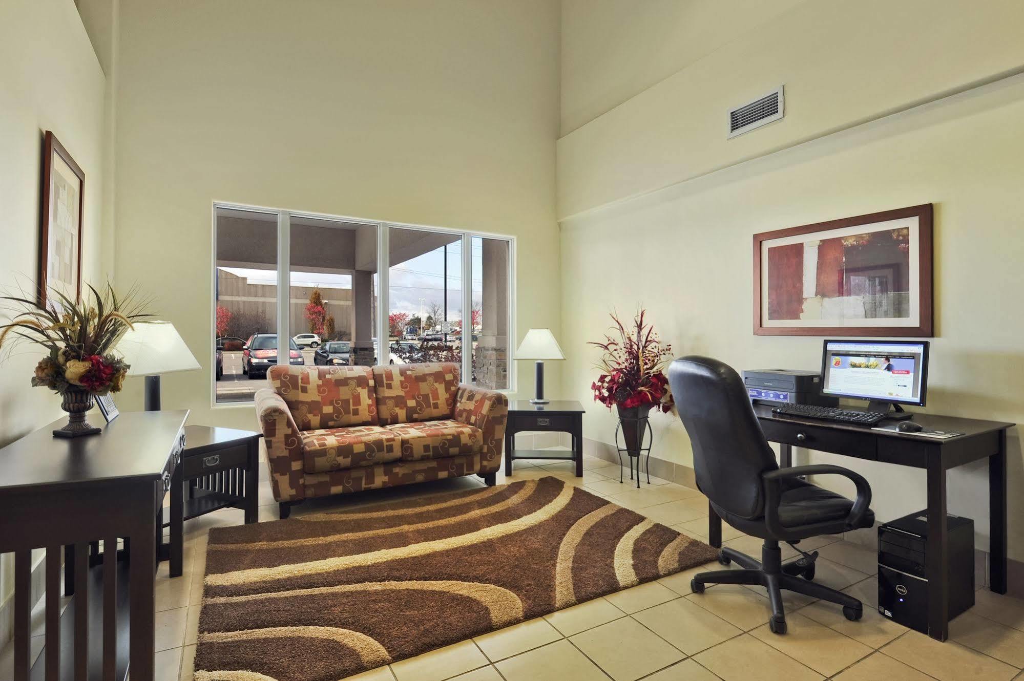ซูเปอร์ 8 บาย วินด์แฮม แบร์รี Hotel ภายนอก รูปภาพ