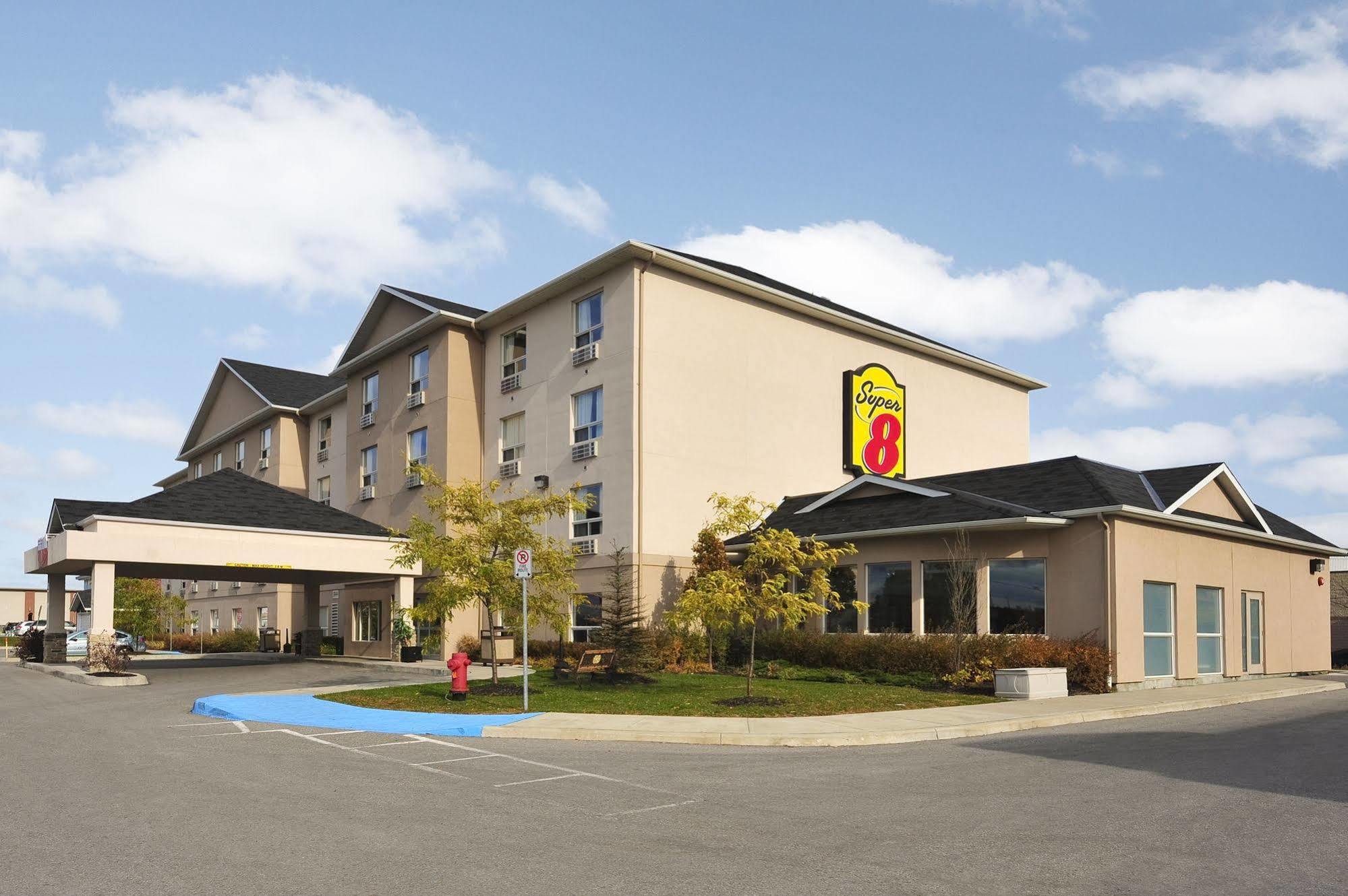 ซูเปอร์ 8 บาย วินด์แฮม แบร์รี Hotel ภายนอก รูปภาพ